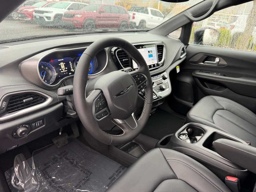 2026 Chrysler Pacifica Select - Image 16