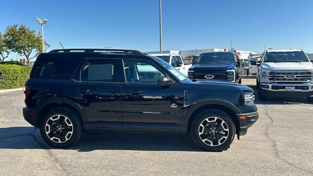 2024 Ford Bronco Sport Outer Banks - Image 2