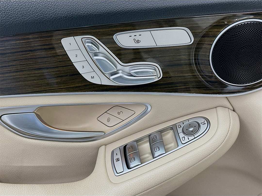 2020 Mercedes-Benz GLC GLC 300 - Image 16