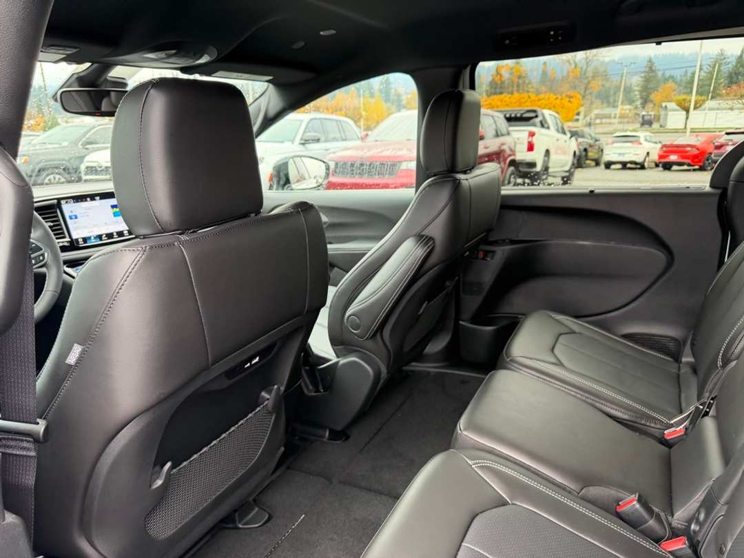 2026 Chrysler Pacifica Select - Image 29
