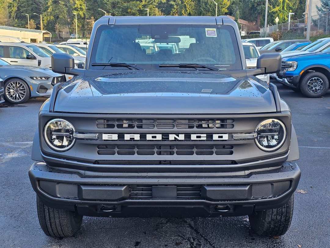 2025 Ford Bronco Base - Image 2