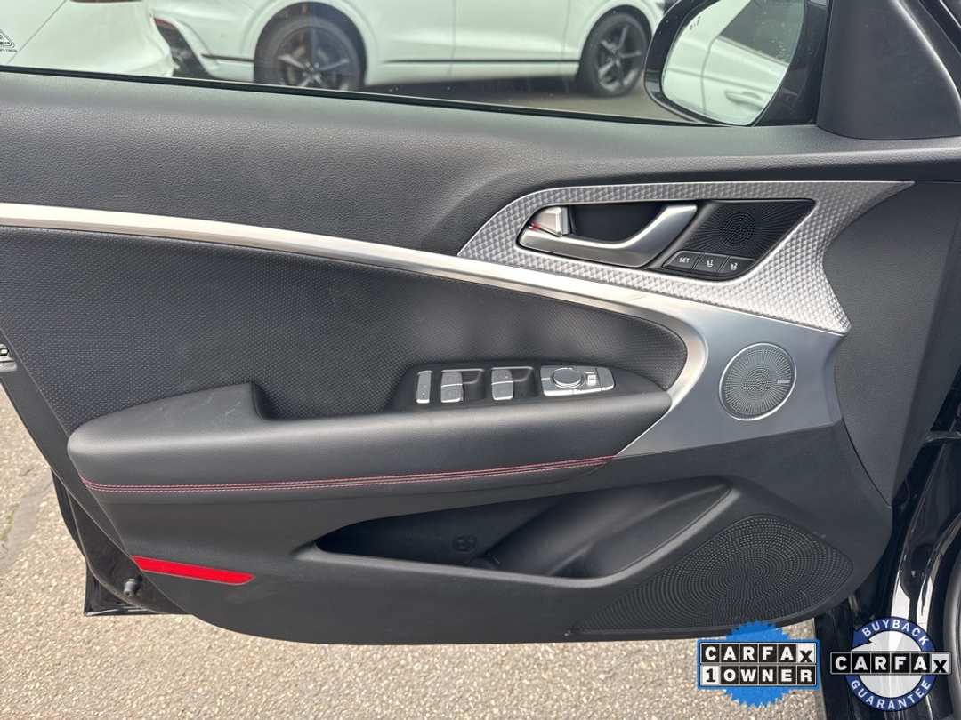 2023 Genesis G70 2.0T - Image 13