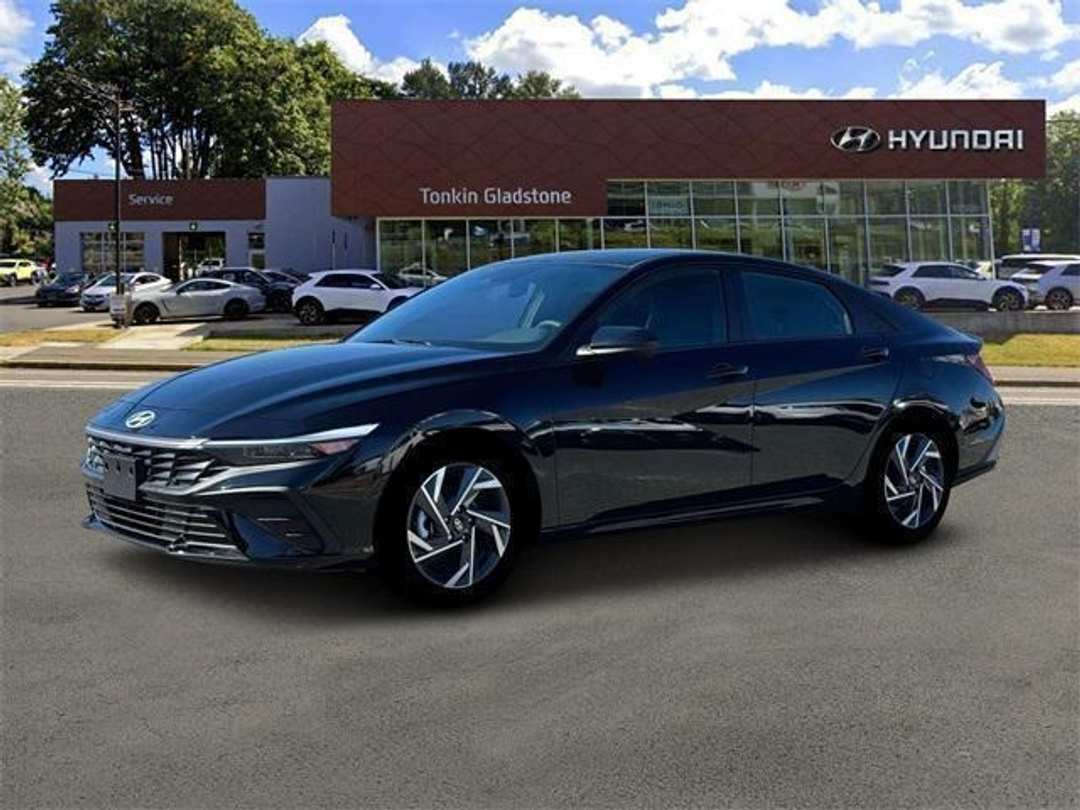 2025 Hyundai Elantra SEL Sport - Image 2