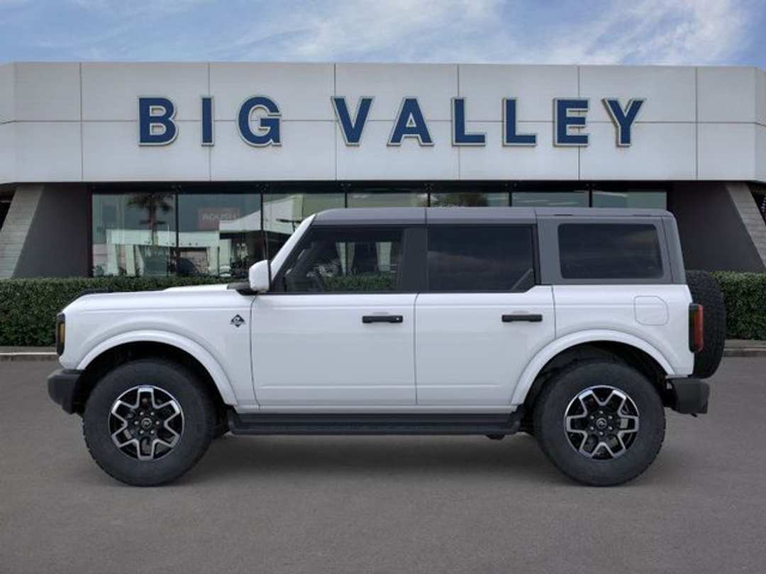 2026 Ford Bronco Outer Banks - Image 3