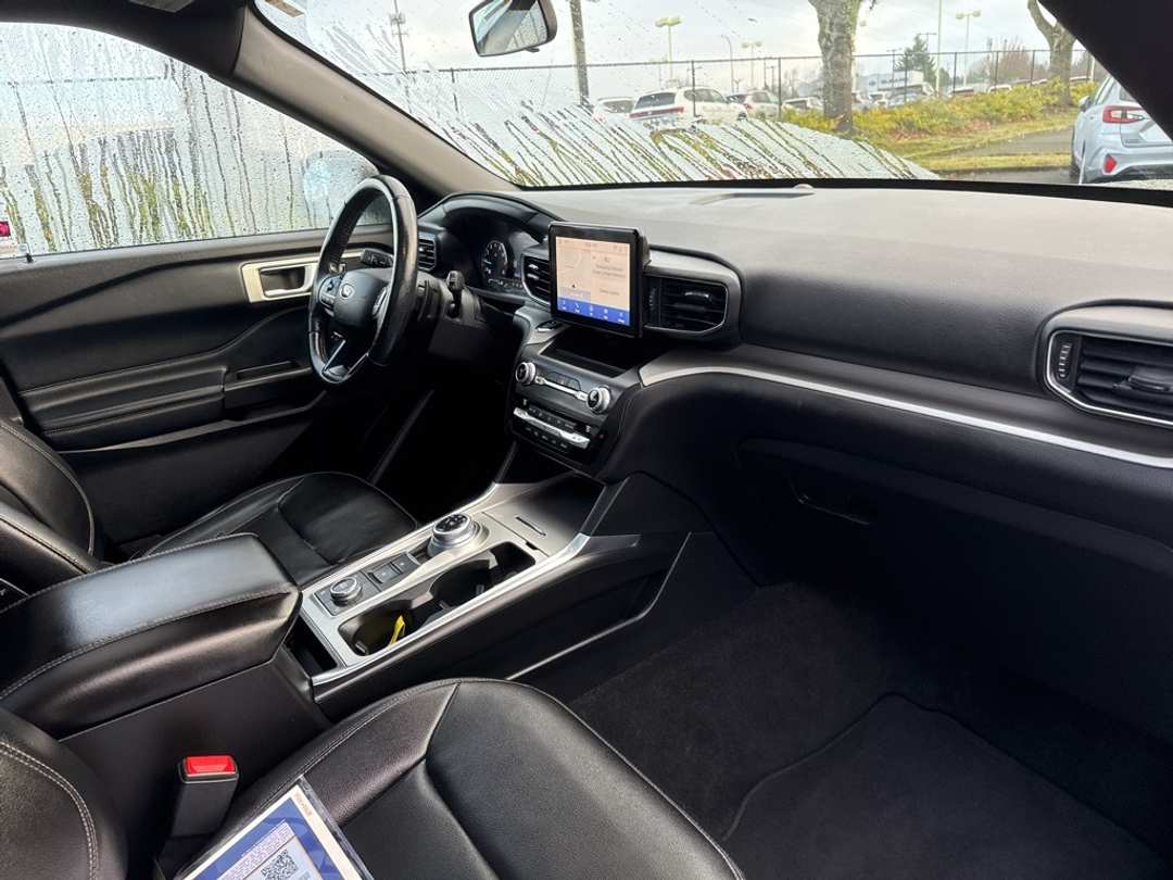2020 Ford Explorer XLT - Image 32