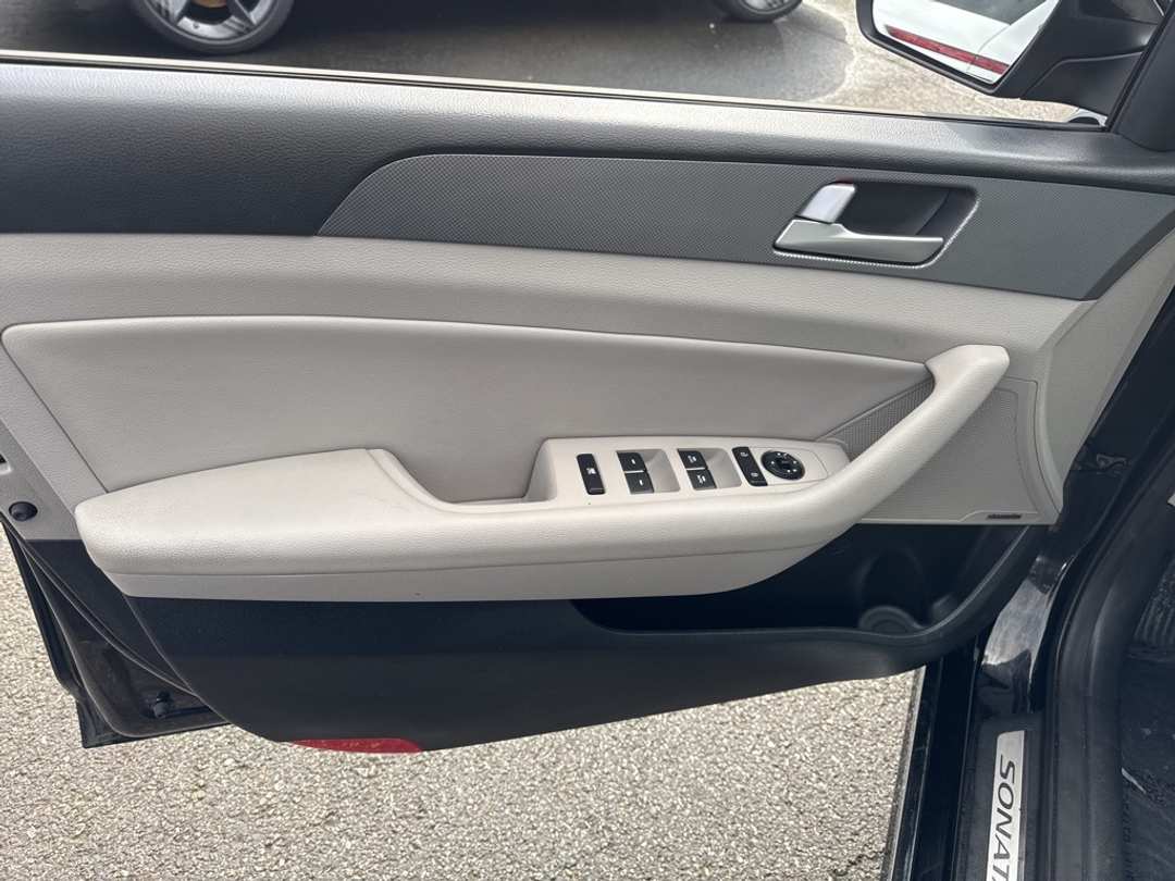 2016 Hyundai Sonata Base - Image 14