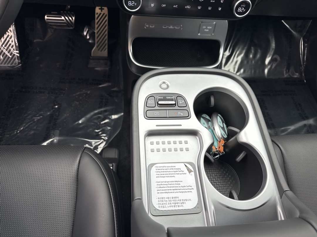 2026 Hyundai Ioniq 9 Performance Calligraphy - Image 28