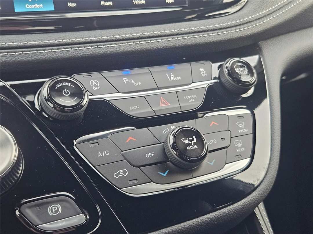 2026 Chrysler Pacifica Limited - Image 24