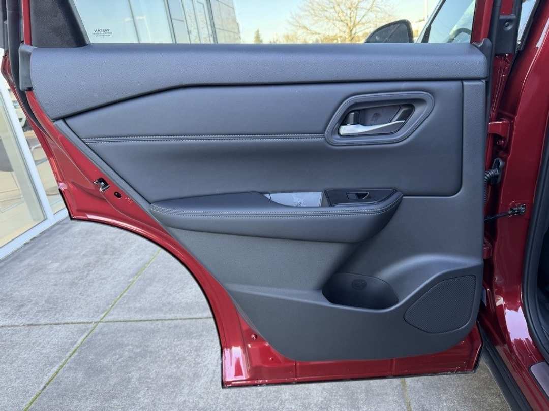 2026 Nissan Rogue Dark Armor - Image 28