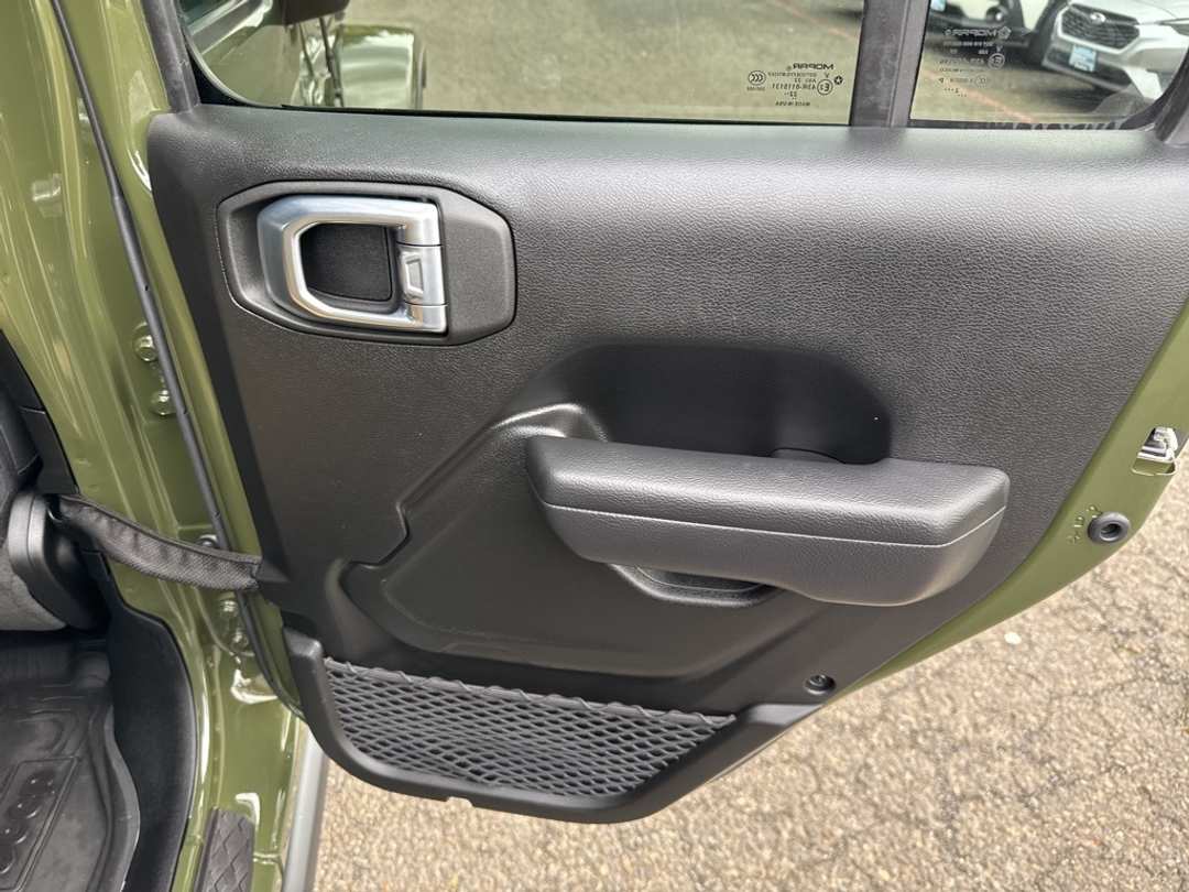 2023 Jeep Gladiator Willys - Image 28