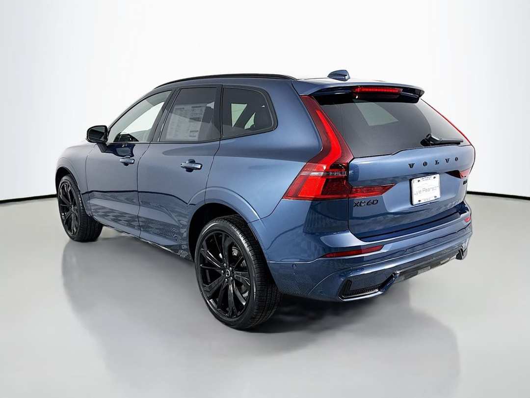2026 Volvo Xc60 B5 Ultra Black Edition - Image 3