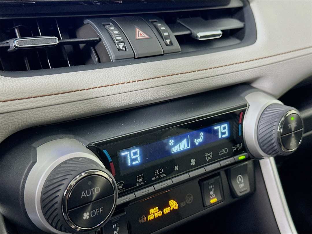 2025 Toyota Rav4 XLE Premium - Image 16