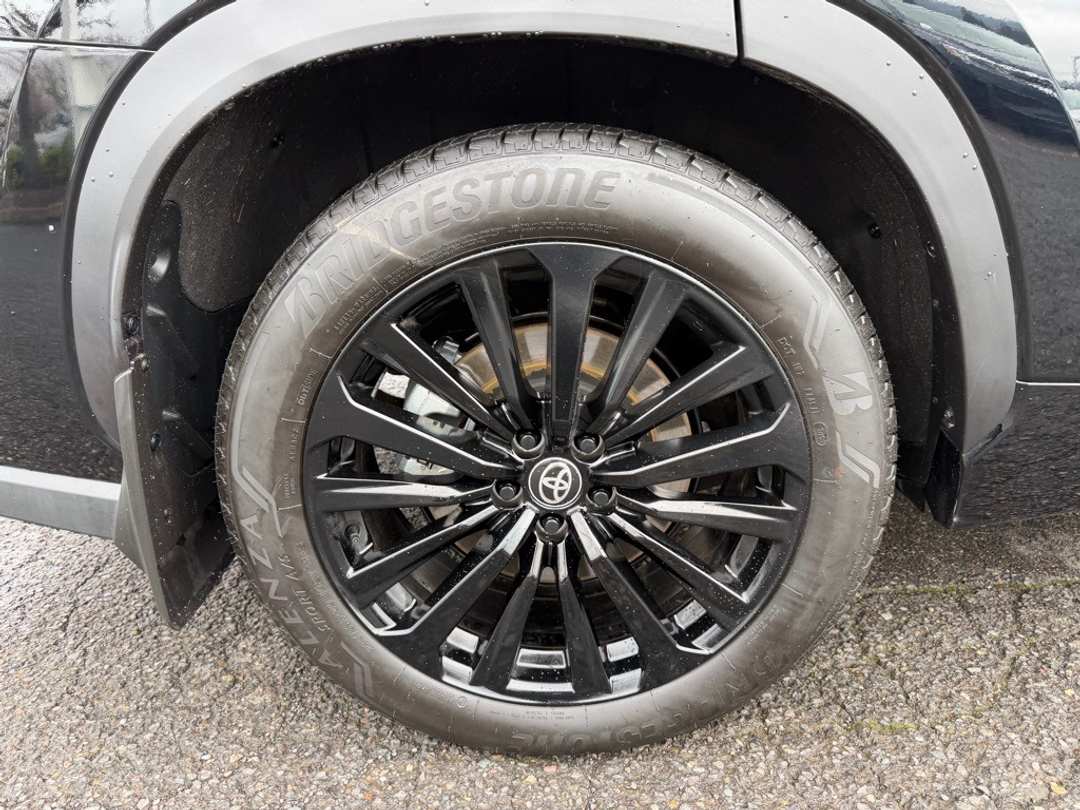 2025 Toyota Highlander XSE - Image 10