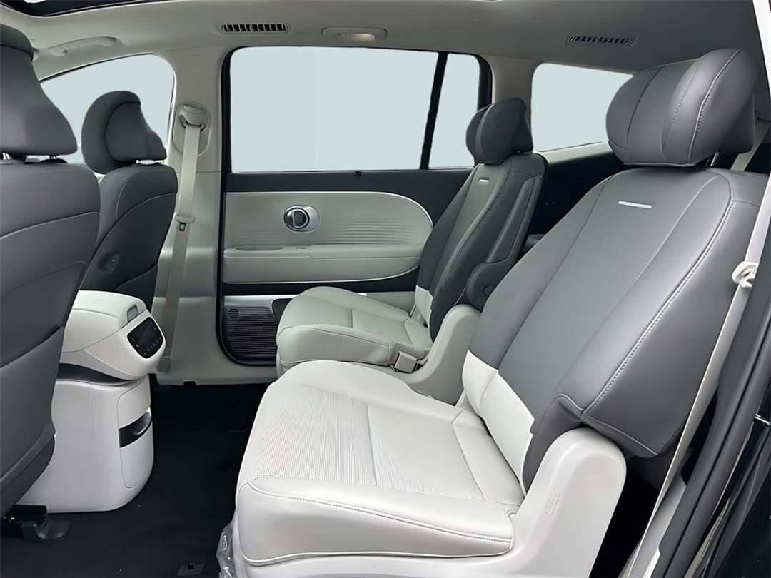 2026 Hyundai Ioniq 9 Performance Limited - Image 26