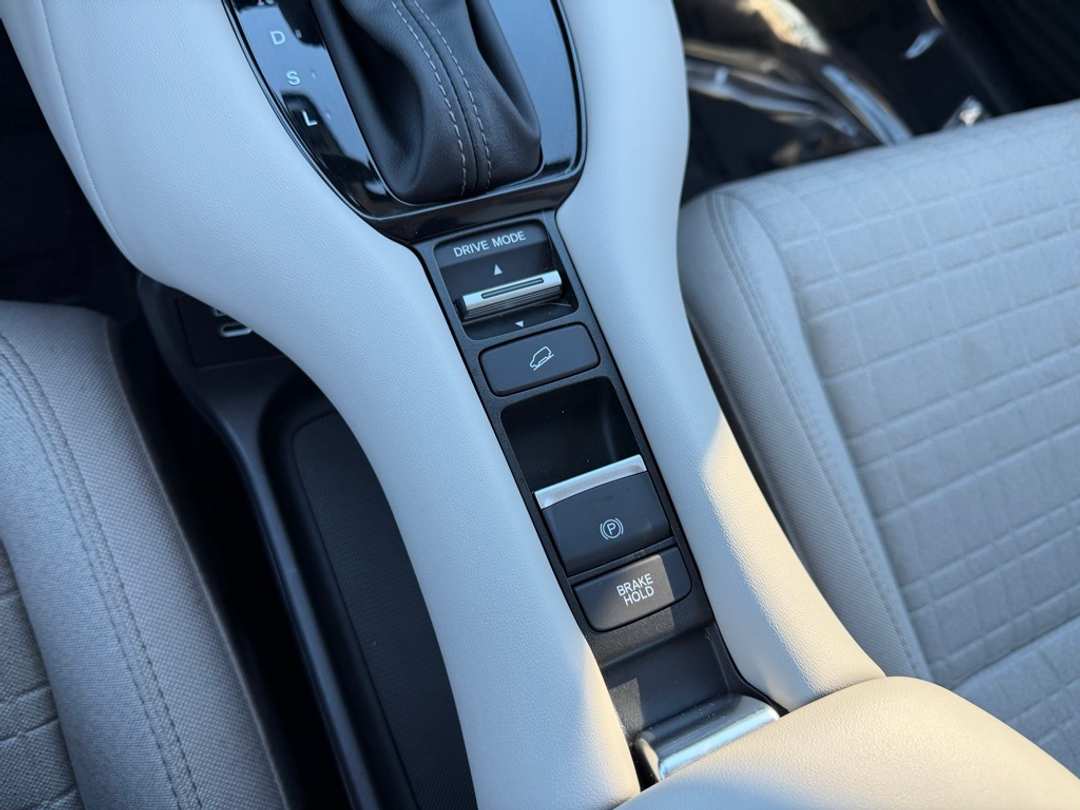 2025 Honda HR-V LX - Image 25