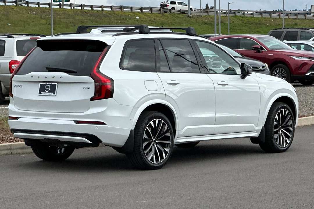 2026 Volvo Xc90 T8 Ultra - Image 3