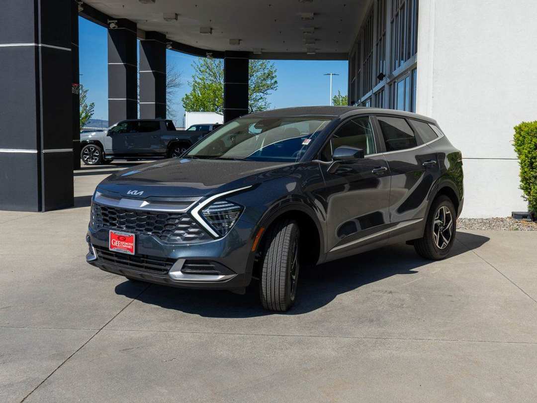 2025 Kia Sportage LX - Image 3