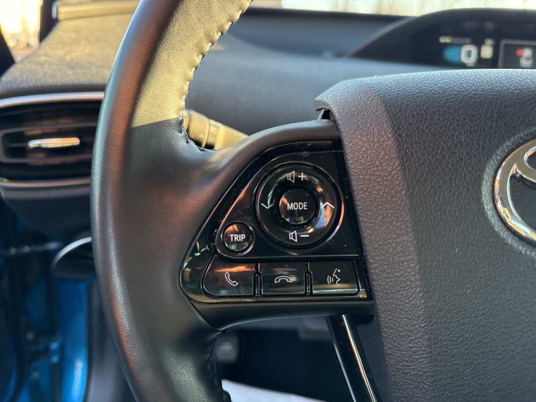 2021 Toyota Prius XLE AWDe - Image 11
