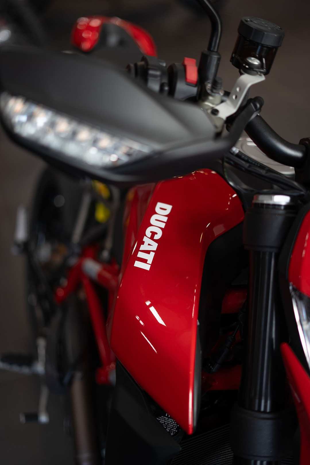 2025 Ducati Hypermotard 950 - Image 7