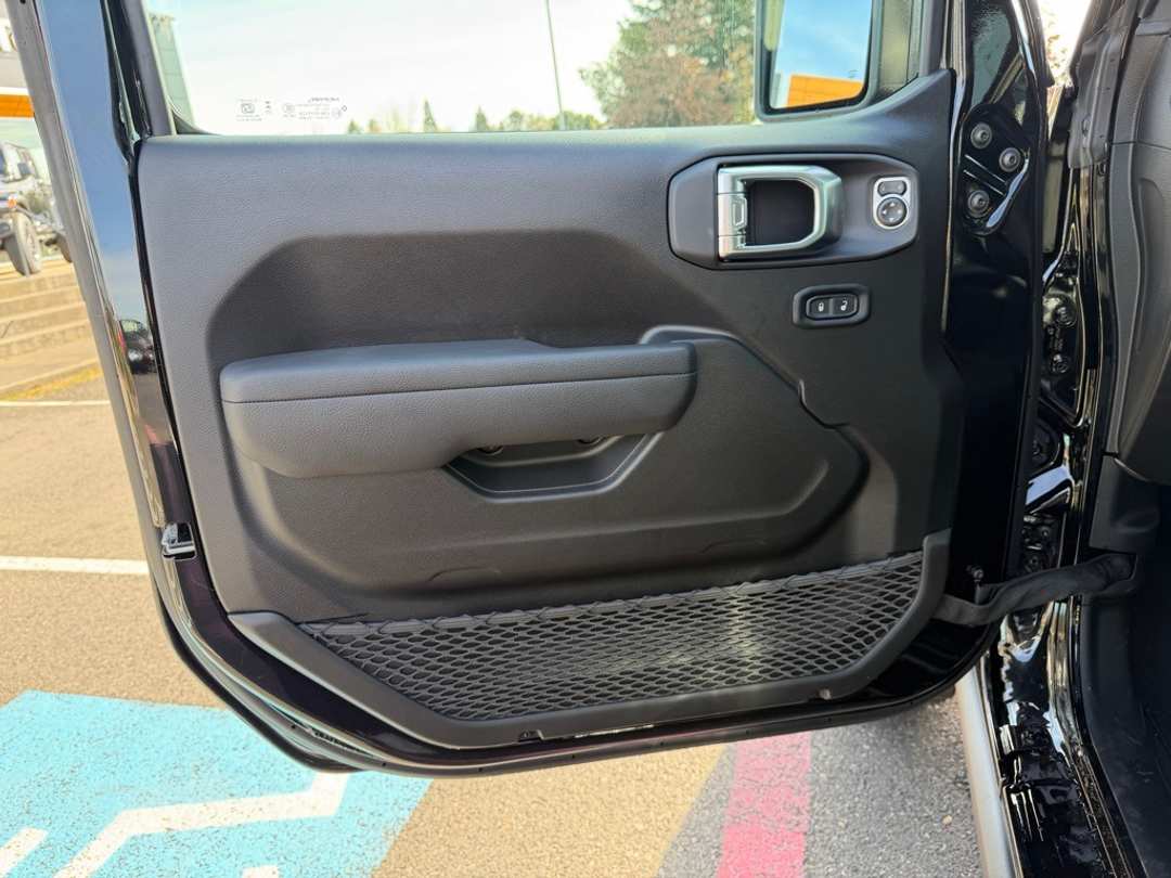 2026 Jeep Wrangler Willys - Image 12