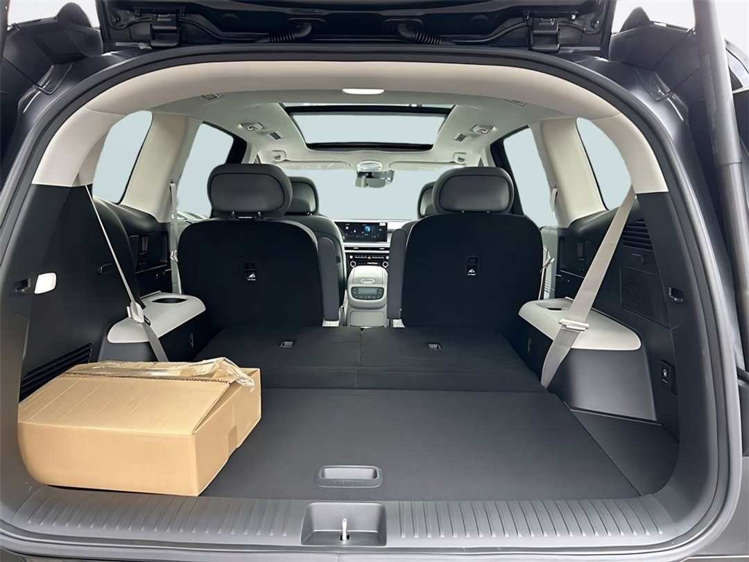 2026 Hyundai Ioniq 9 Performance Limited - Image 27