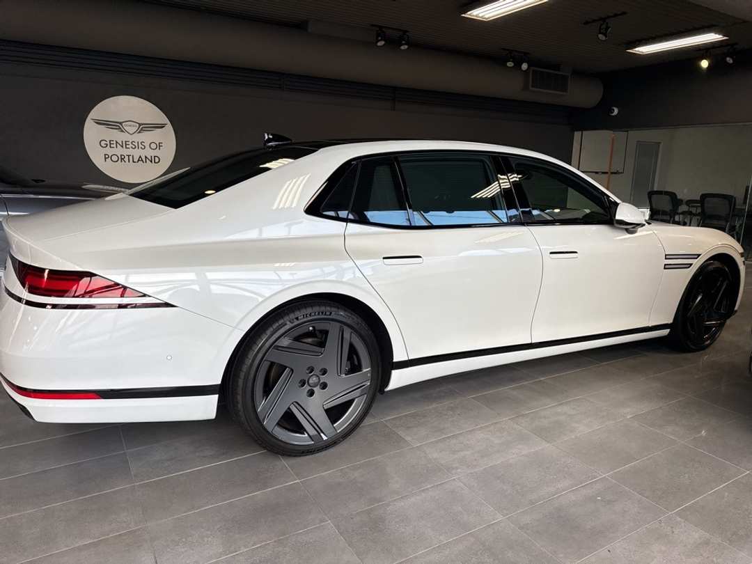 2026 Genesis G90 3.5T eSC - Image 8