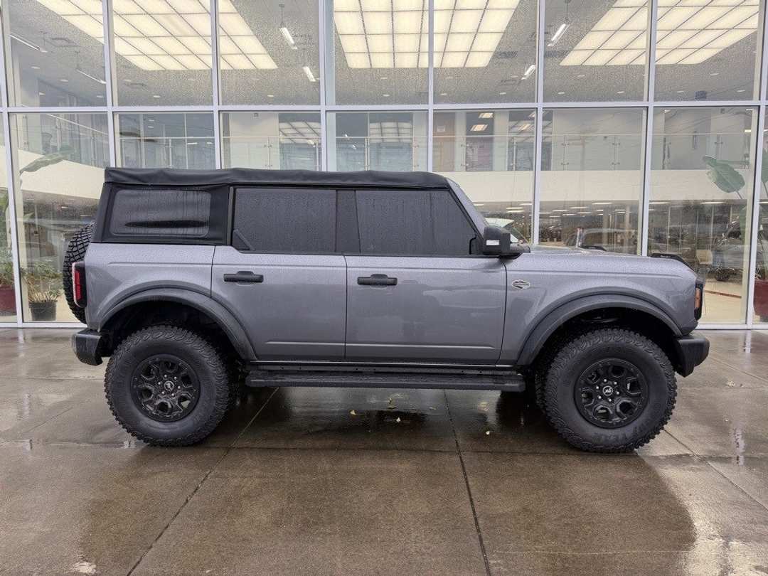 2022 Ford Bronco Wildtrak - Image 8