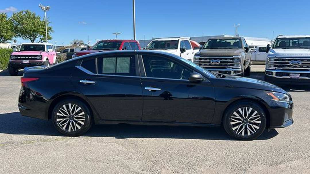 2024 Nissan Altima 2.5 SV - Image 2