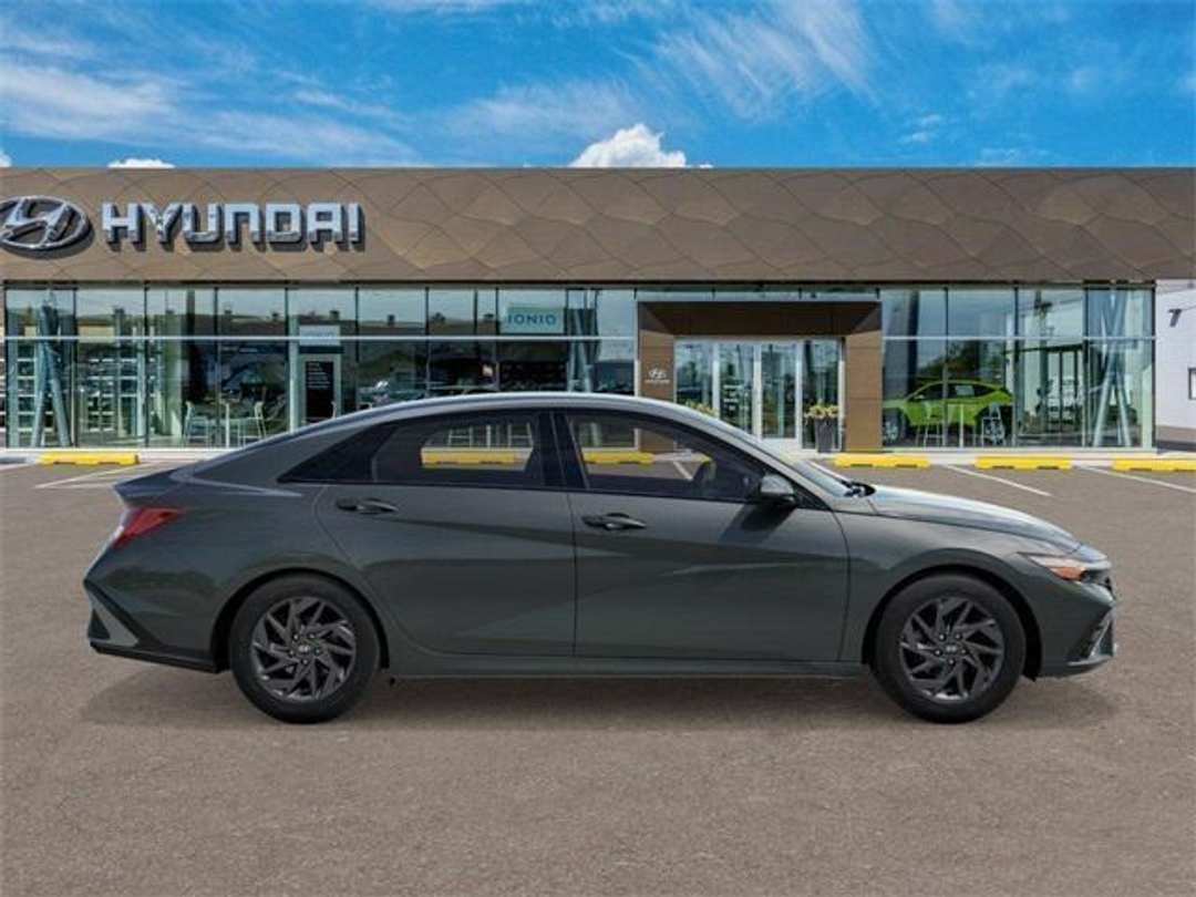 2026 Hyundai Elantra Blue - Image 7
