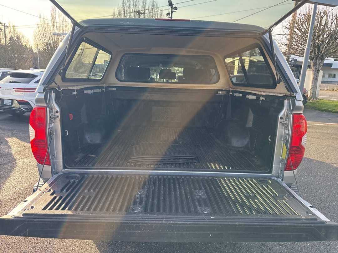 2014 Toyota Tundra SR5 - Image 12