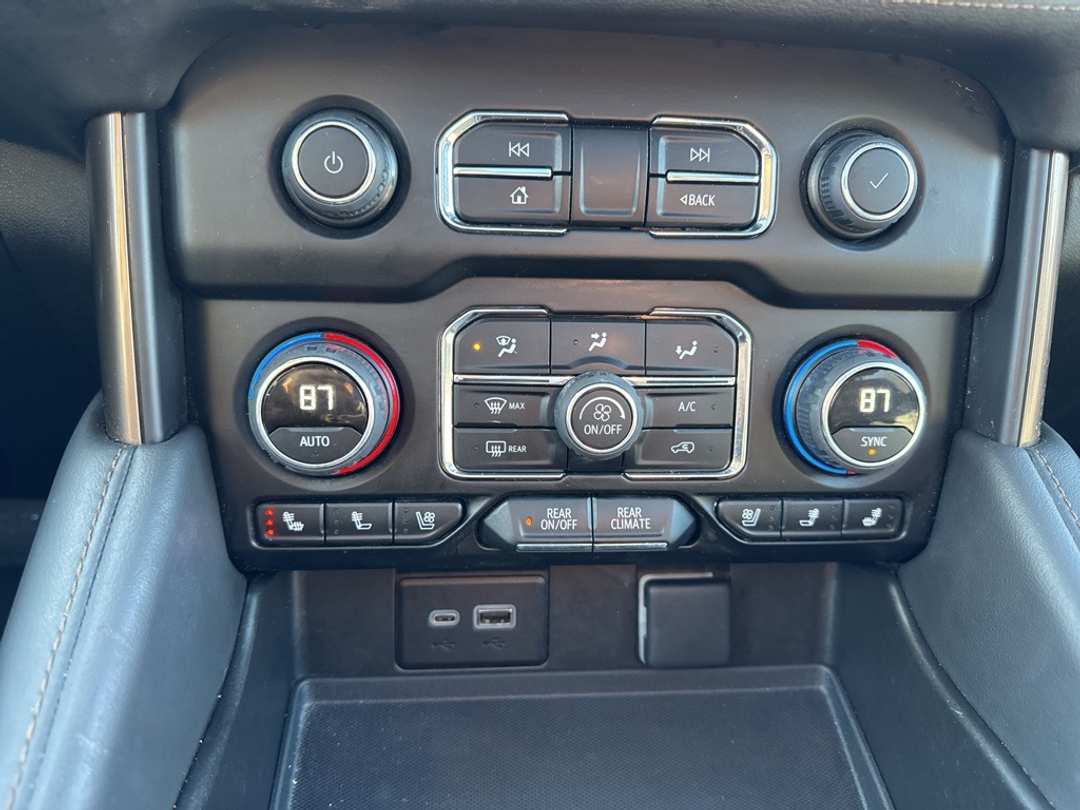 2024 Chevrolet Suburban High Country - Image 27