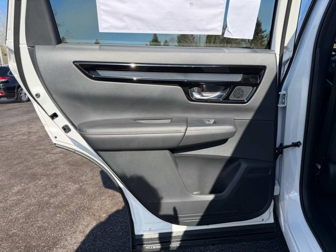 2026 Honda CR-V Sport Touring - Image 31