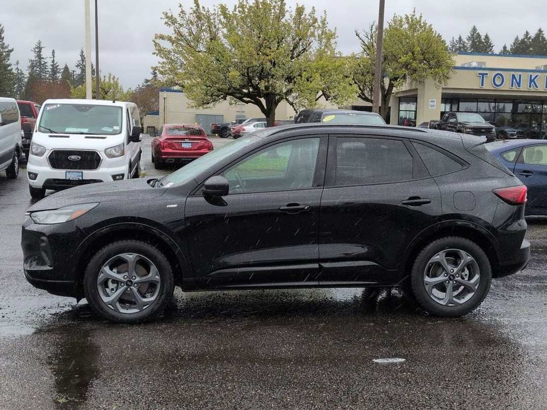 2024 Ford Escape STLine - Image 2