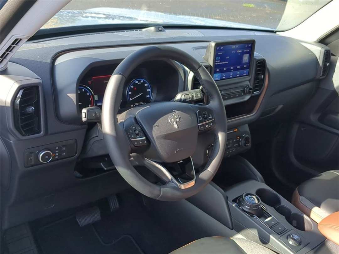 2024 Ford Bronco Sport Outer Banks - Image 12