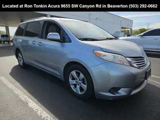 2017 Toyota Sienna LE