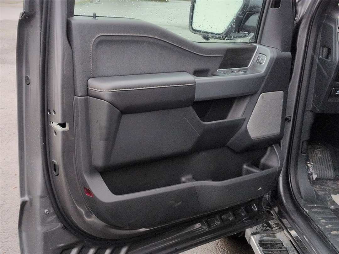 2026 Ford F-150 Lariat - Image 9