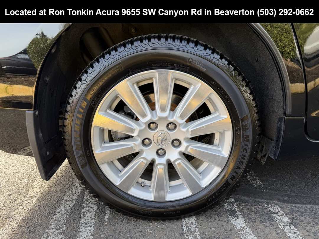 2017 Toyota Sienna XLE - Image 9