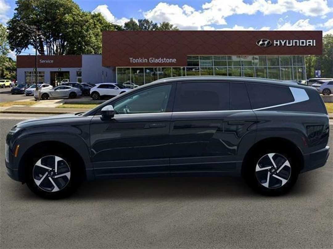 2026 Hyundai Ioniq 9 SE - Image 3