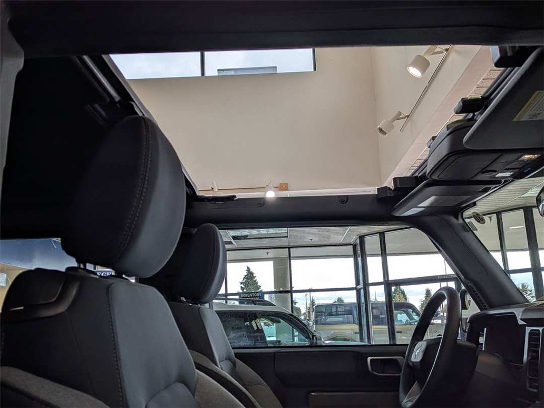 2025 Ford Bronco Base - Image 18