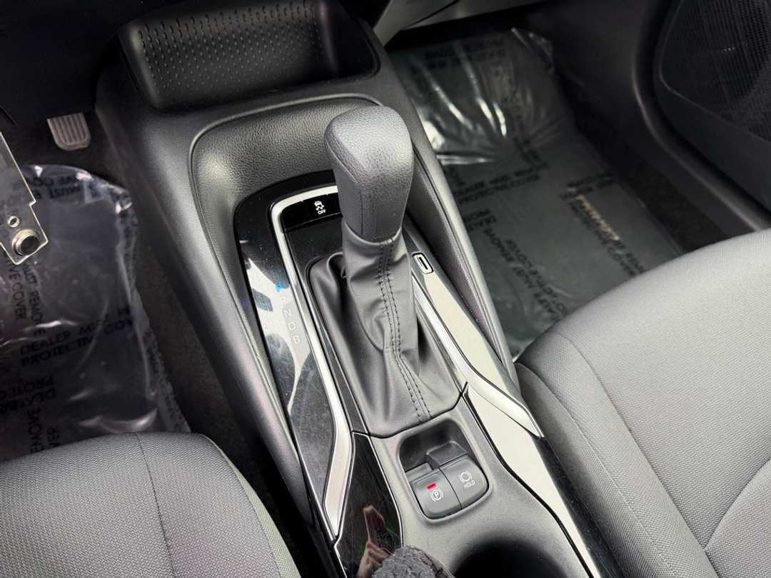 2022 Toyota Corolla LE - Image 24