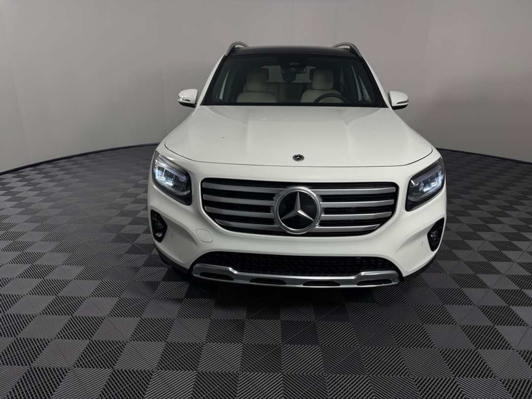 2025 Mercedes-Benz GLB 250 - Image 2