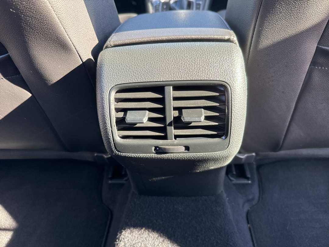 2015 Volkswagen E-Golf SEL Premium - Image 24