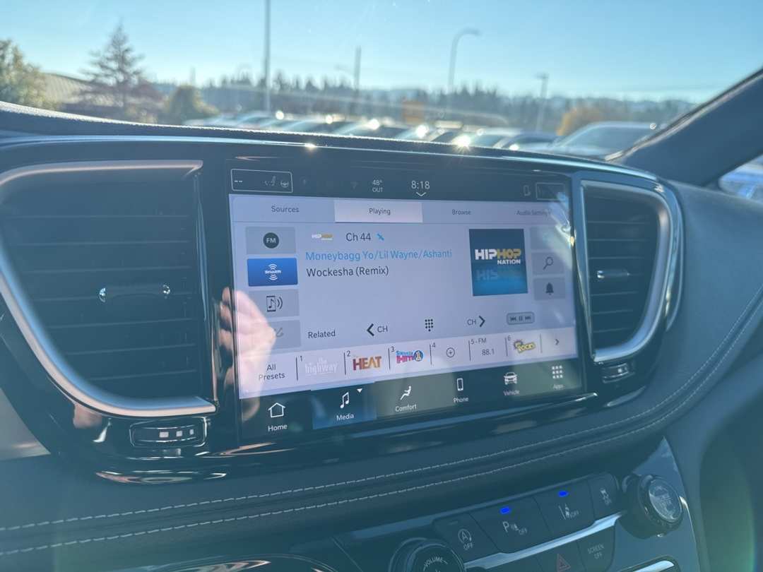 2026 Chrysler Pacifica Select - Image 18