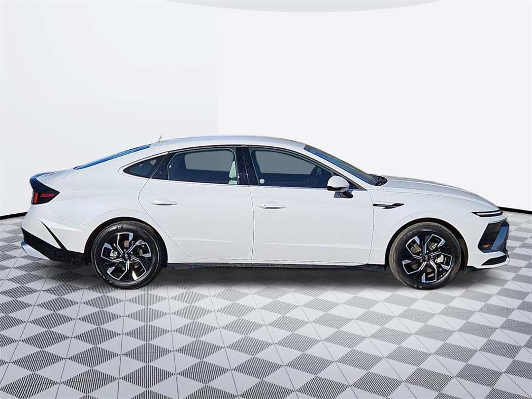 2025 Hyundai Sonata SEL - Image 7
