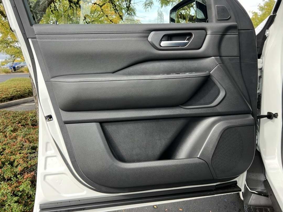 2026 Nissan Armada SV - Image 9