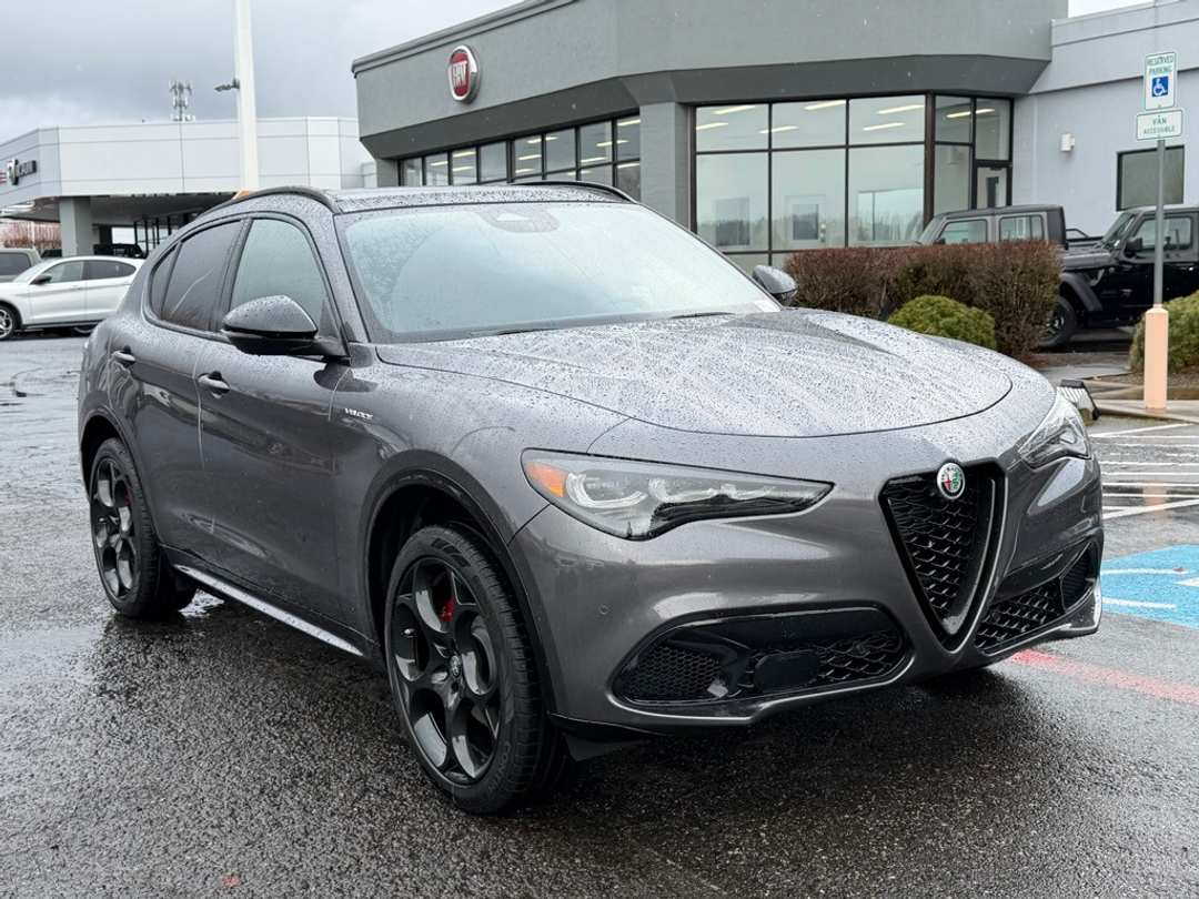 2026 Alfa Romeo Stelvio - Image 2