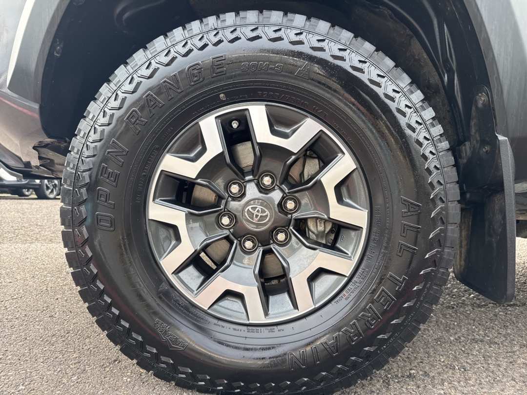 2019 Toyota Tacoma TRD OffRoad - Image 10