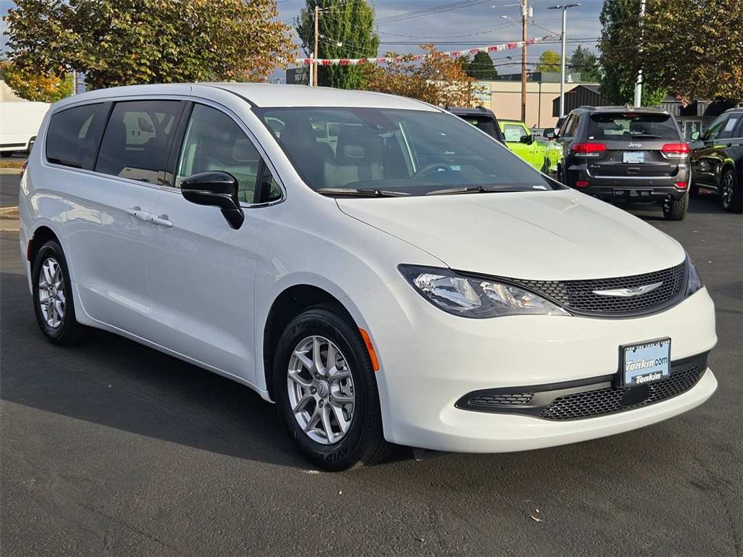 2026 Chrysler Voyager LX - Image 8