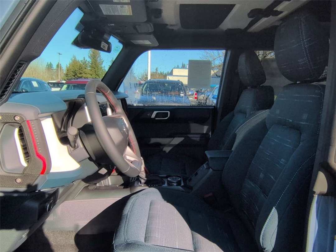 2025 Ford Bronco Heritage Edition - Image 12