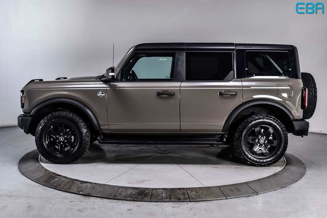 2025 Ford Bronco Outer Banks - Image 3